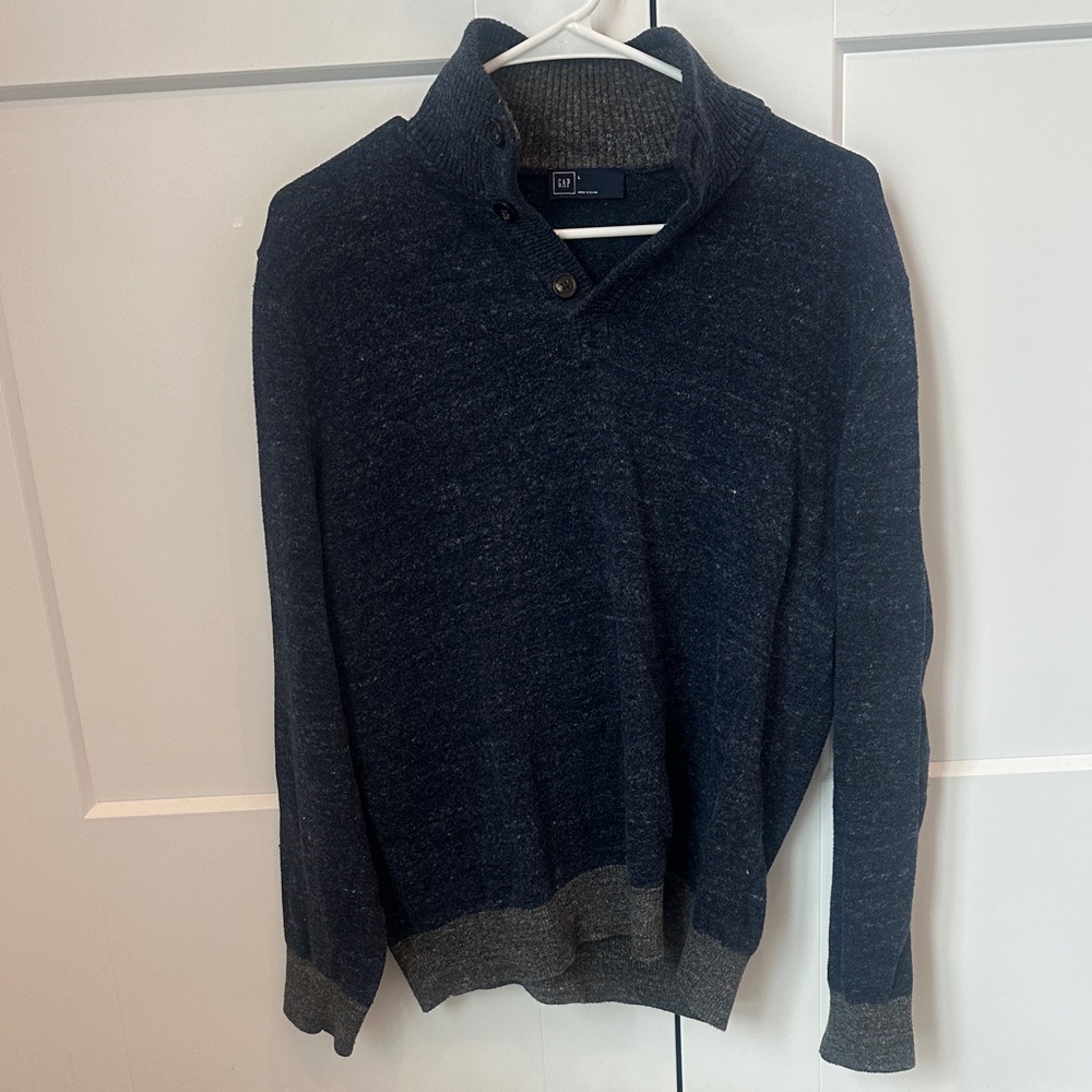 GAP Men's Navy Sweater with Charcoal Accents